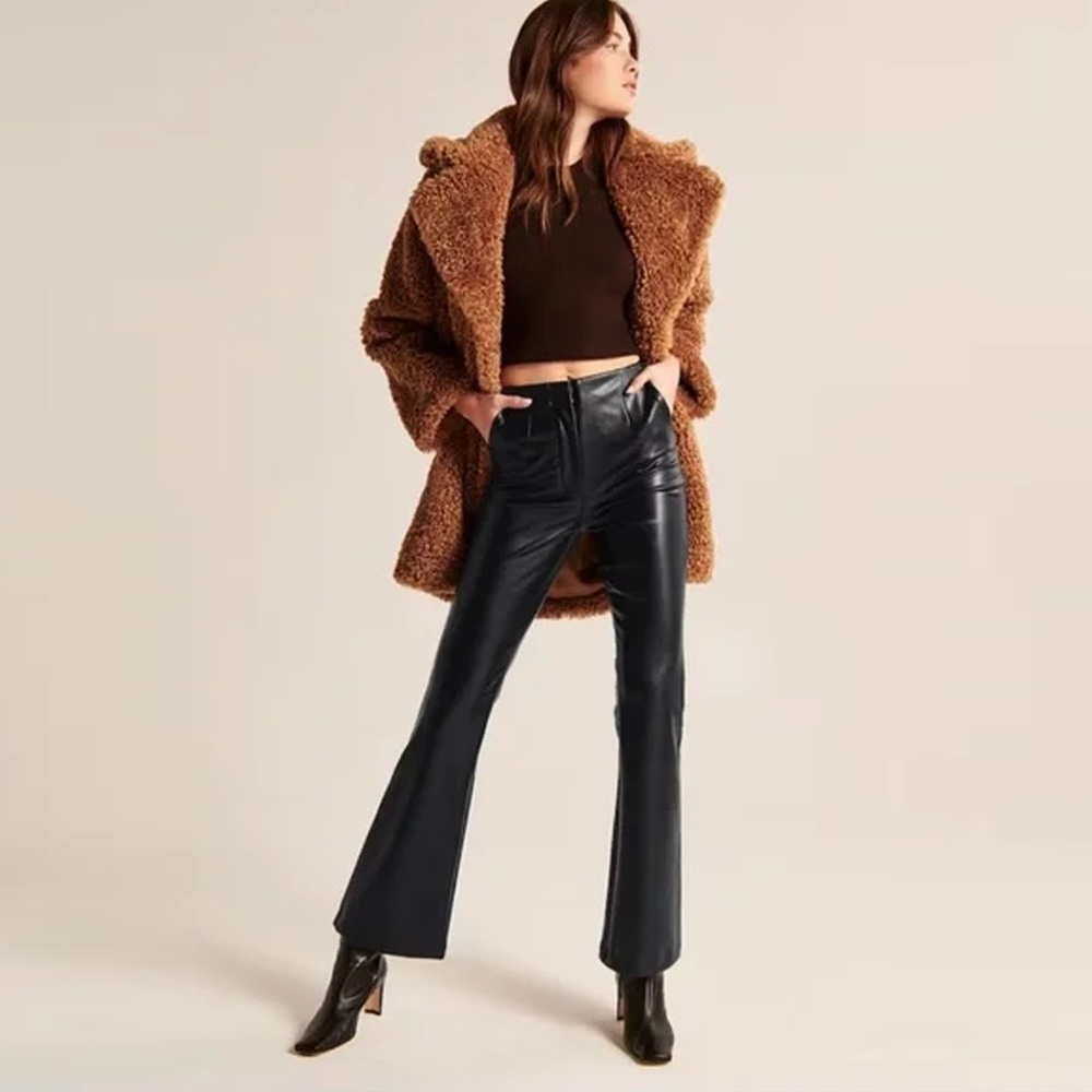 Abercrombie - Vegan Leather Slim Flare Pant - Black